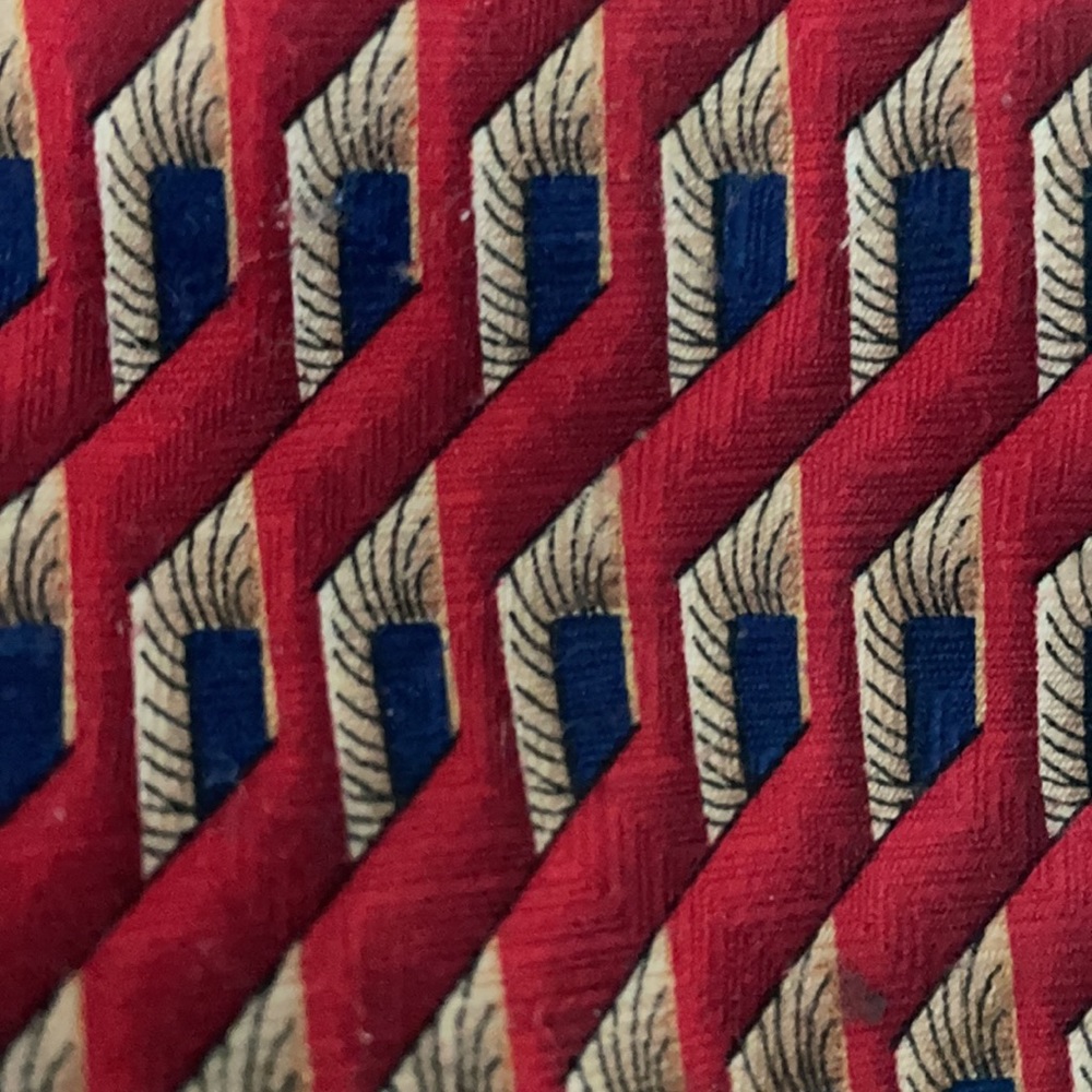 Red poly pattern ties - Picture 3 of 4